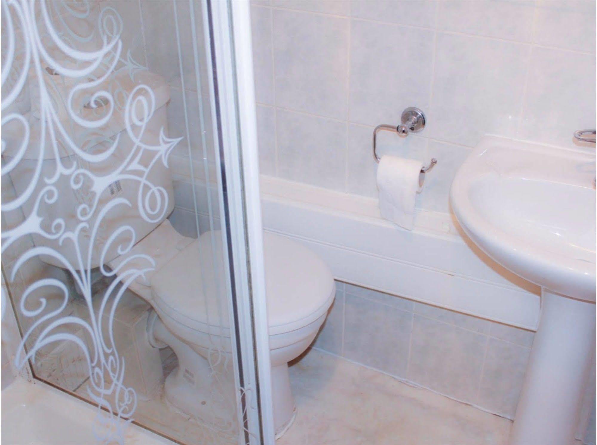 Lampton Guest House Hounslow Zewnętrze zdjęcie