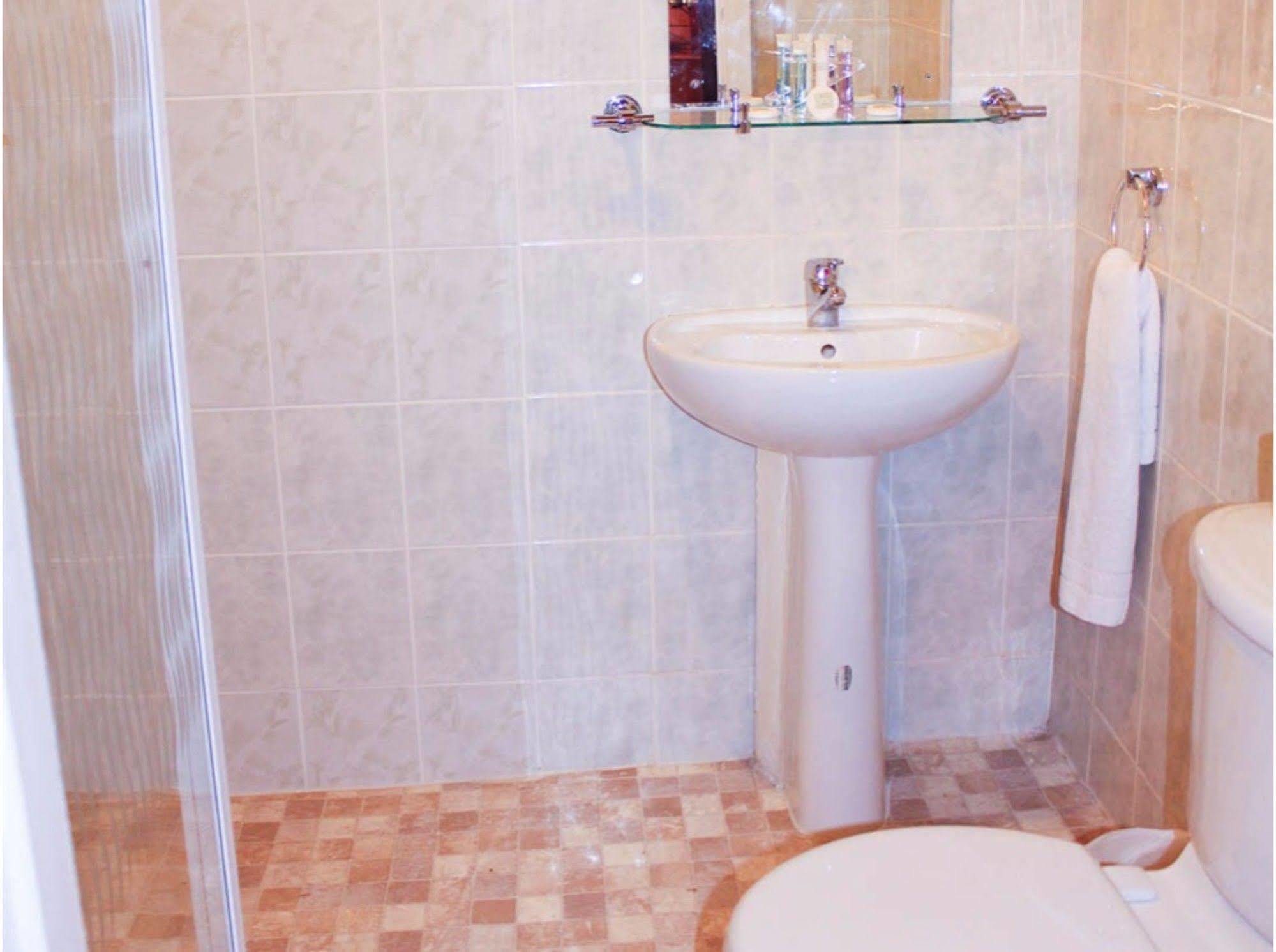 Lampton Guest House Hounslow Zewnętrze zdjęcie